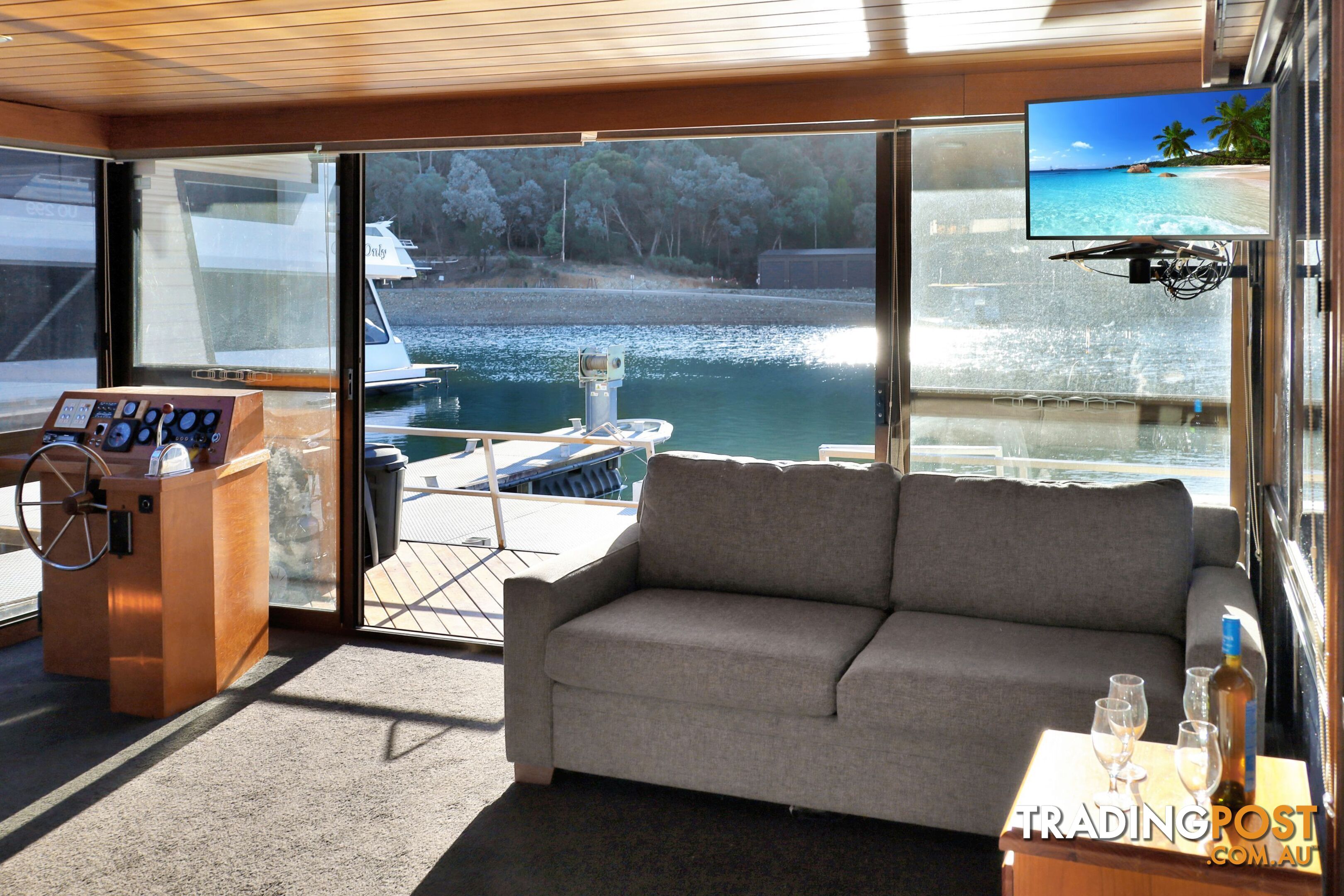 Charisma Houseboat Holiday Home at Lake Eildon