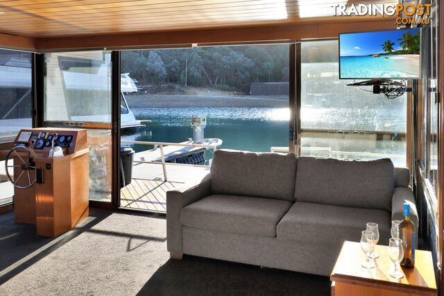 Charisma Houseboat Holiday Home at Lake Eildon