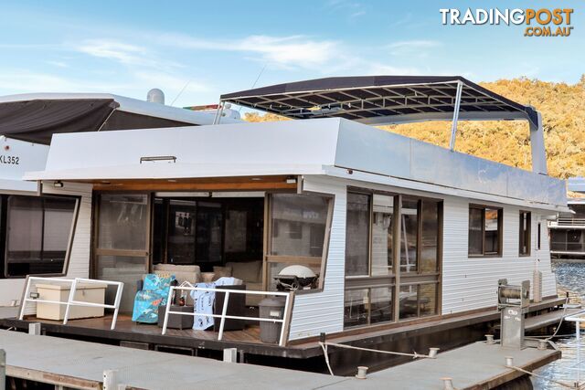 Charisma Houseboat Holiday Home at Lake Eildon