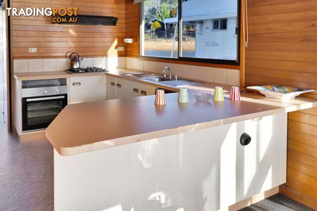 Charisma Houseboat Holiday Home at Lake Eildon