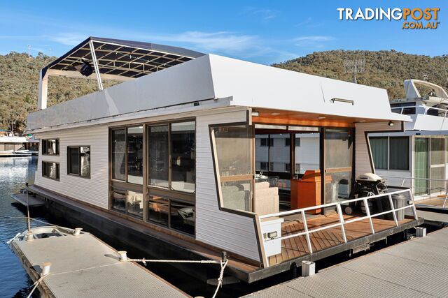 Charisma Houseboat Holiday Home at Lake Eildon