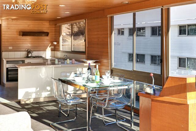 Charisma Houseboat Holiday Home at Lake Eildon