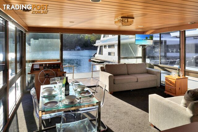 Charisma Houseboat Holiday Home at Lake Eildon