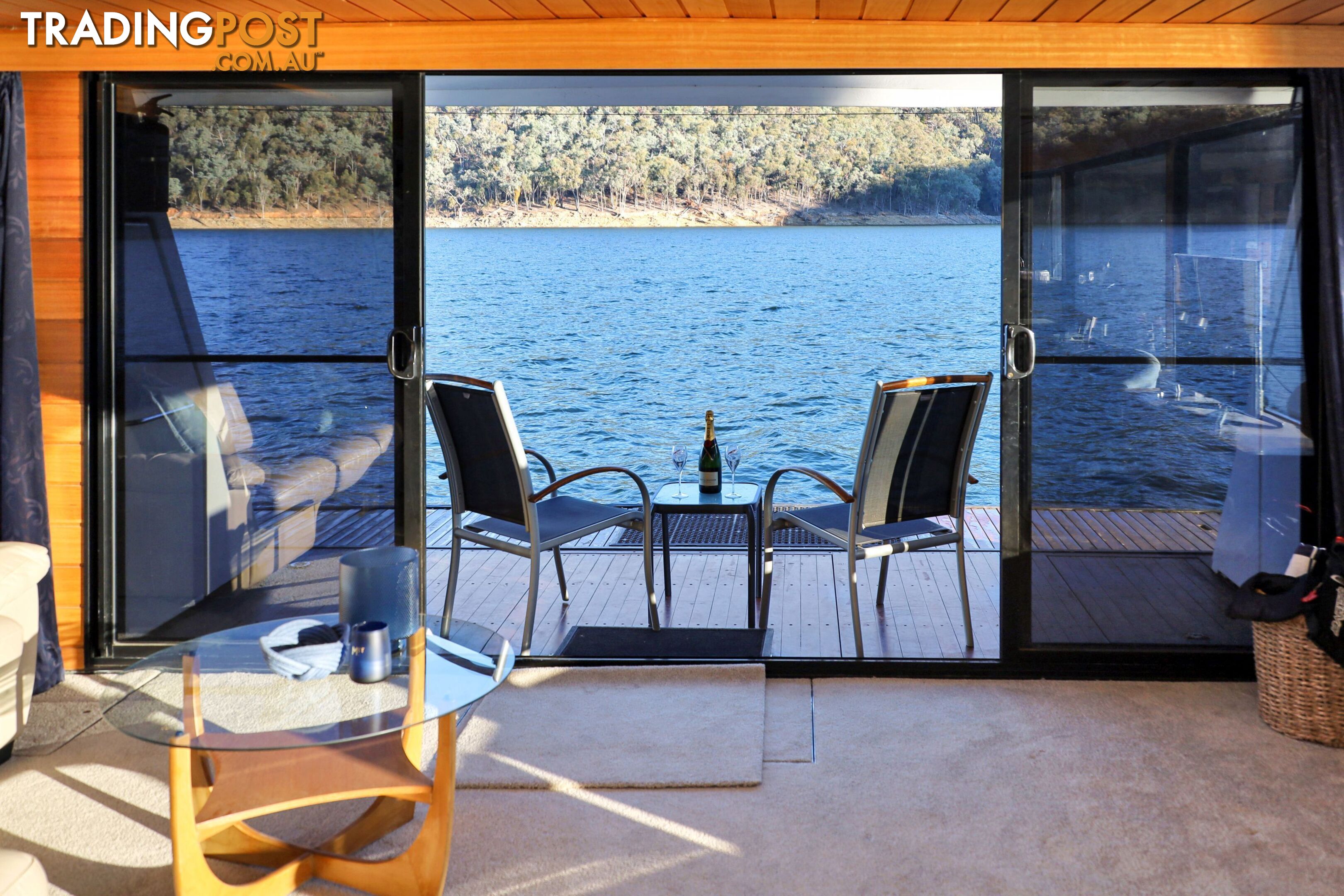 Mambo Houseboat Holiday Home on Lake Eildon