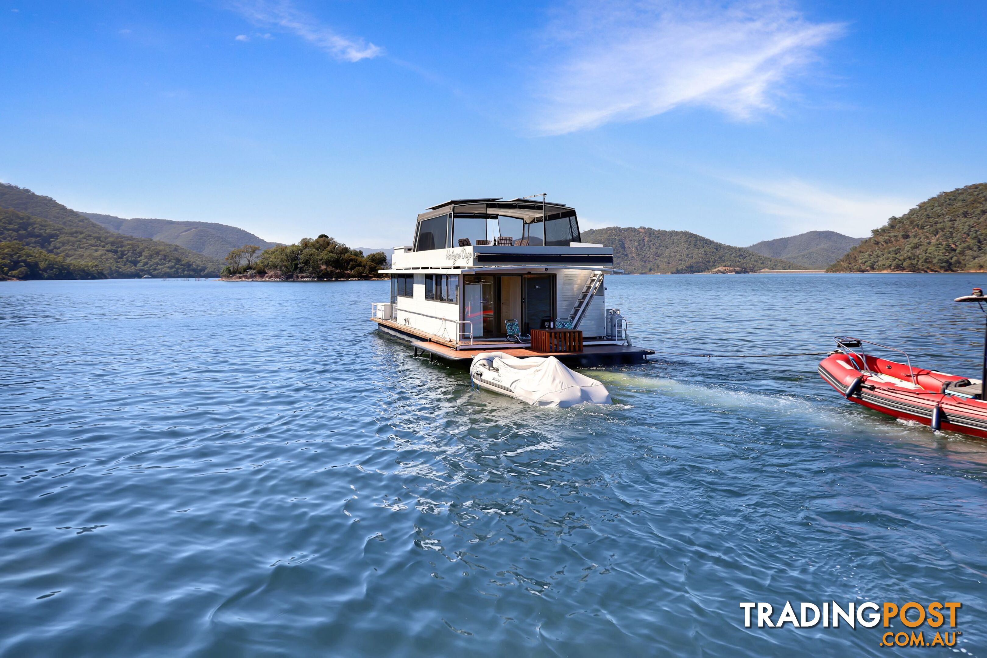 Halycon Daze Houseboat Holiday Home @ Lake Eildon