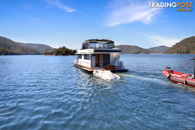 Halycon Daze Houseboat Holiday Home @ Lake Eildon