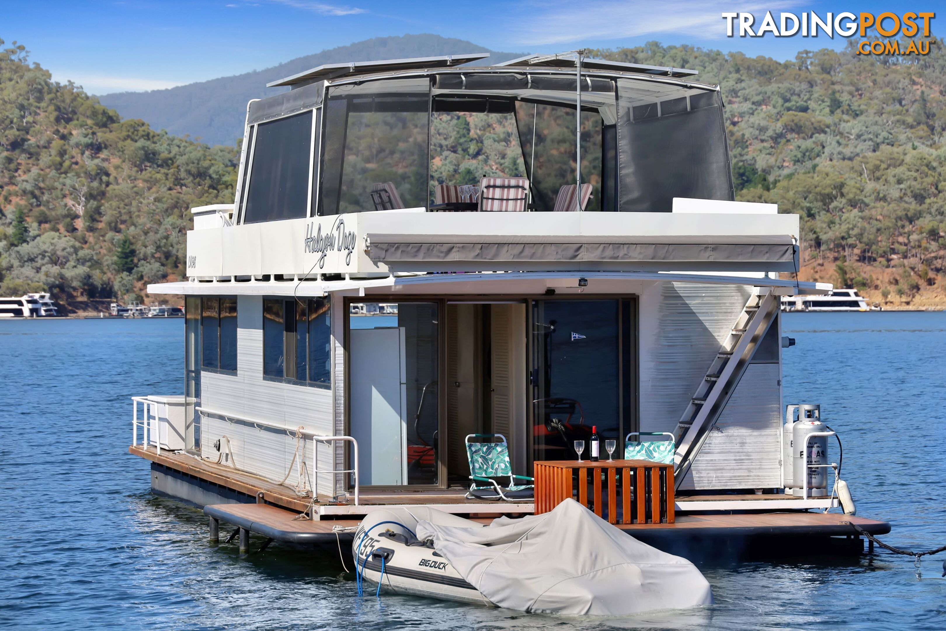 Halycon Daze Houseboat Holiday Home @ Lake Eildon