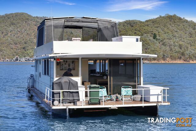 Halycon Daze Houseboat Holiday Home @ Lake Eildon