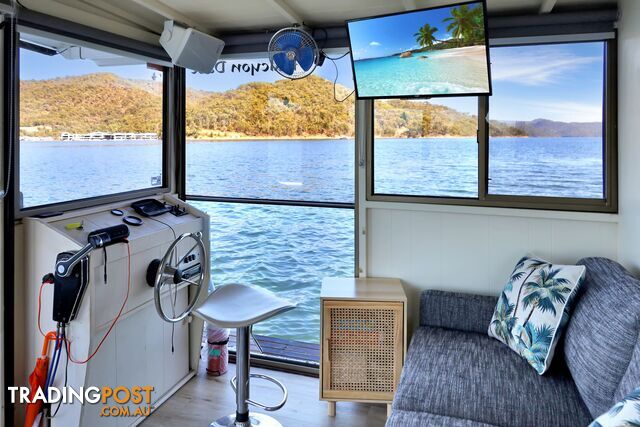Halycon Daze Houseboat Holiday Home @ Lake Eildon