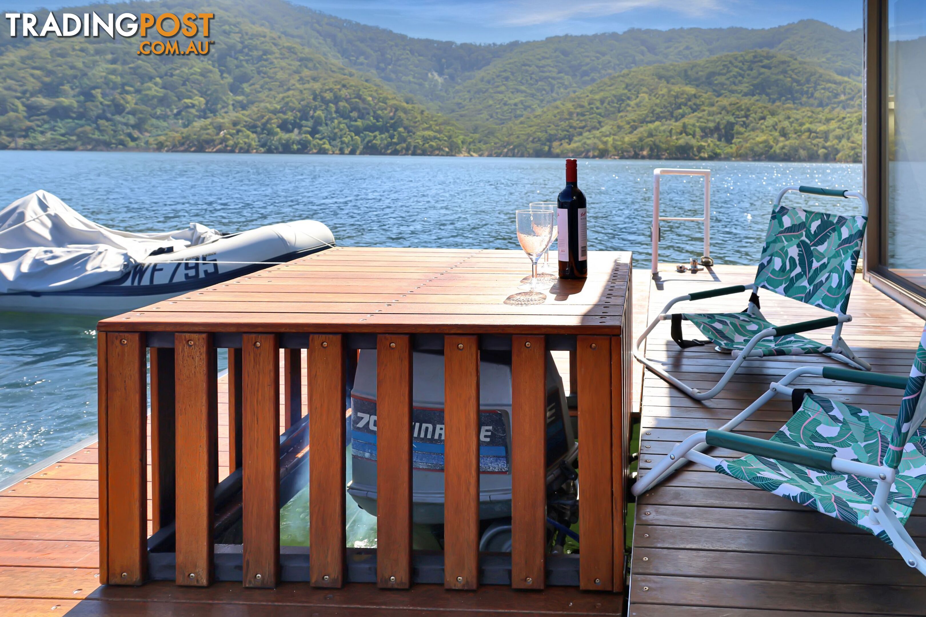 Halycon Daze Houseboat Holiday Home @ Lake Eildon