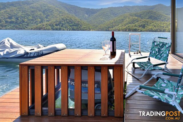 Halycon Daze Houseboat Holiday Home @ Lake Eildon