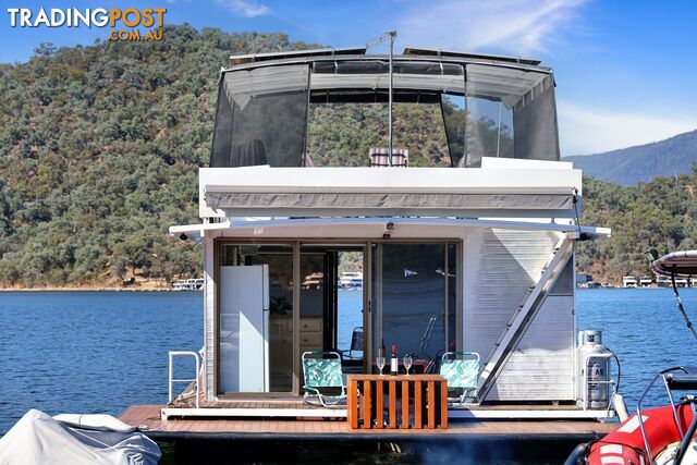 Halycon Daze Houseboat Holiday Home @ Lake Eildon