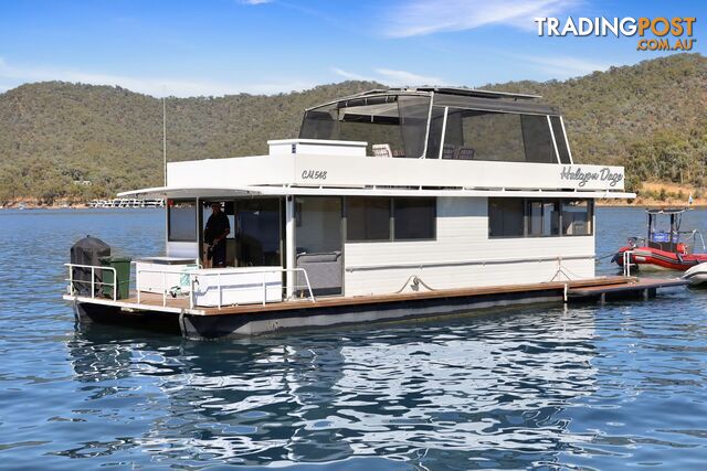 Halycon Daze Houseboat Holiday Home @ Lake Eildon