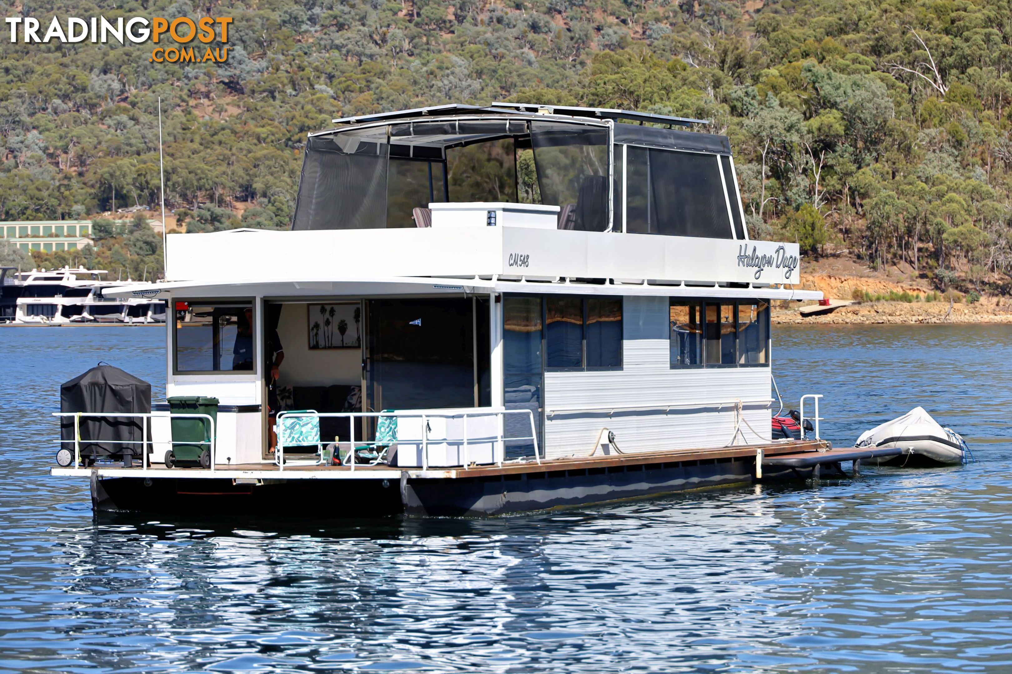 Halycon Daze Houseboat Holiday Home @ Lake Eildon