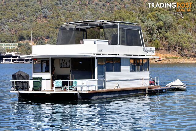 Halycon Daze Houseboat Holiday Home @ Lake Eildon