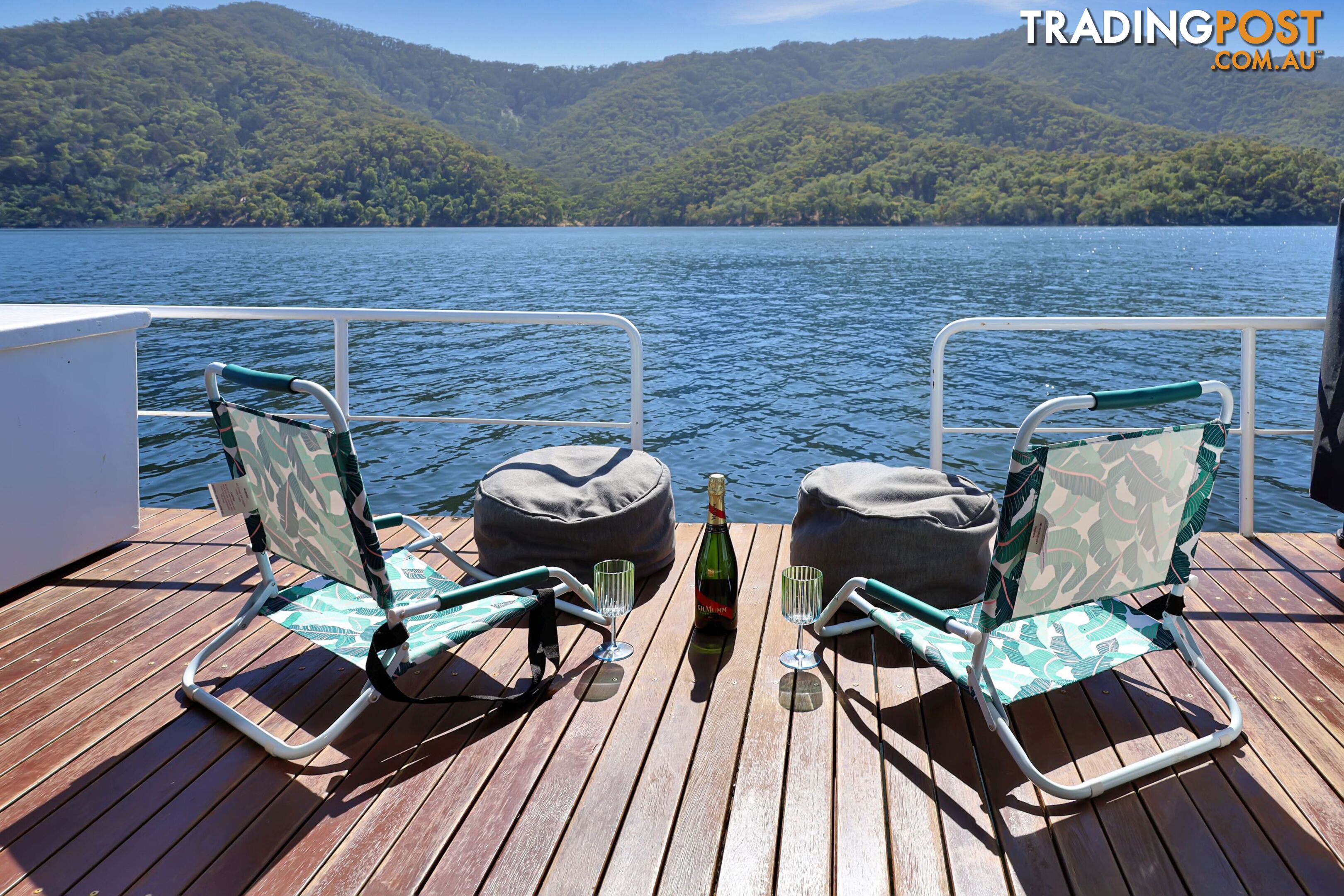 Halycon Daze Houseboat Holiday Home @ Lake Eildon