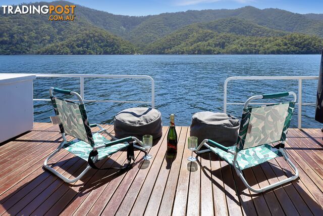 Halycon Daze Houseboat Holiday Home @ Lake Eildon