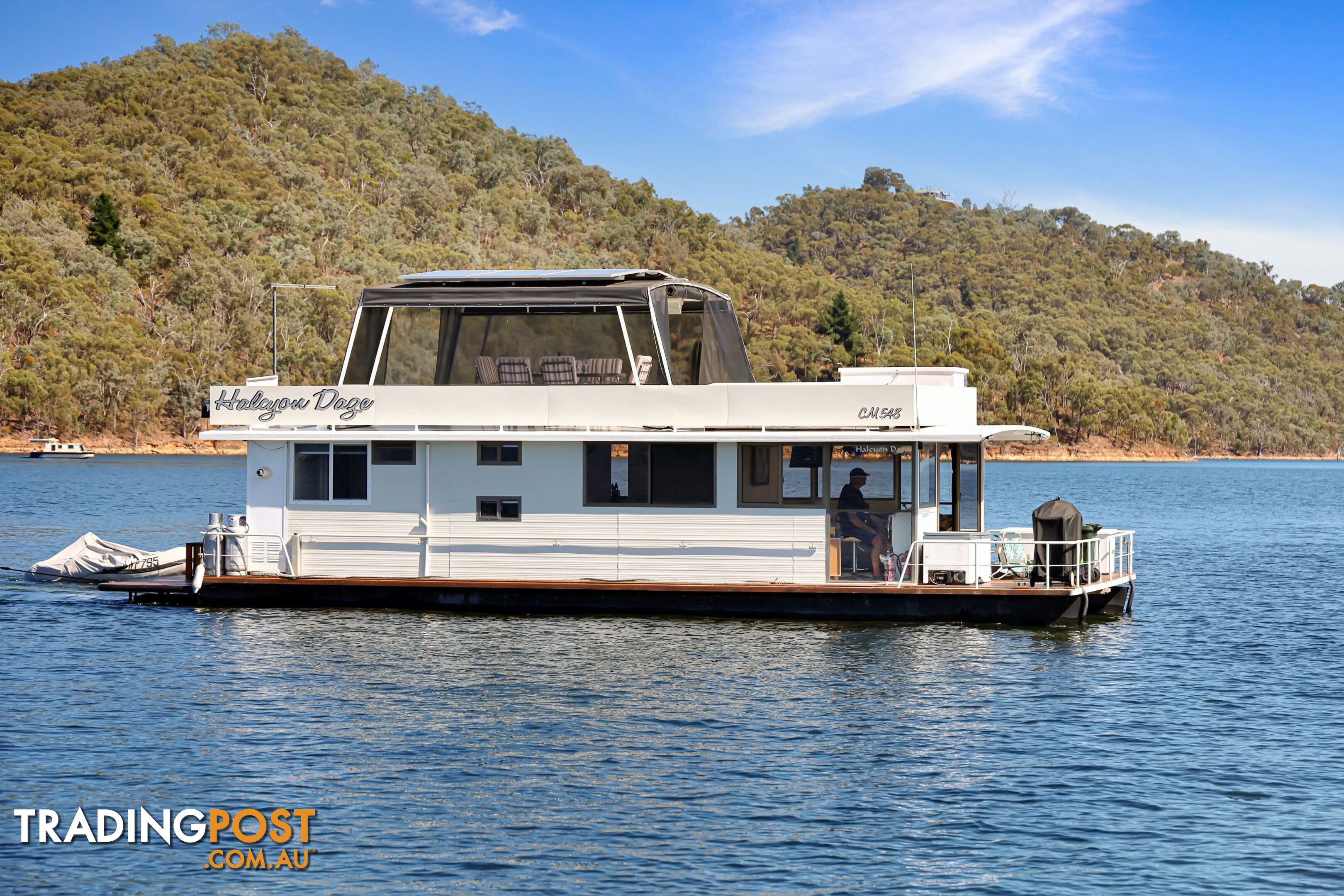 Halycon Daze Houseboat Holiday Home @ Lake Eildon