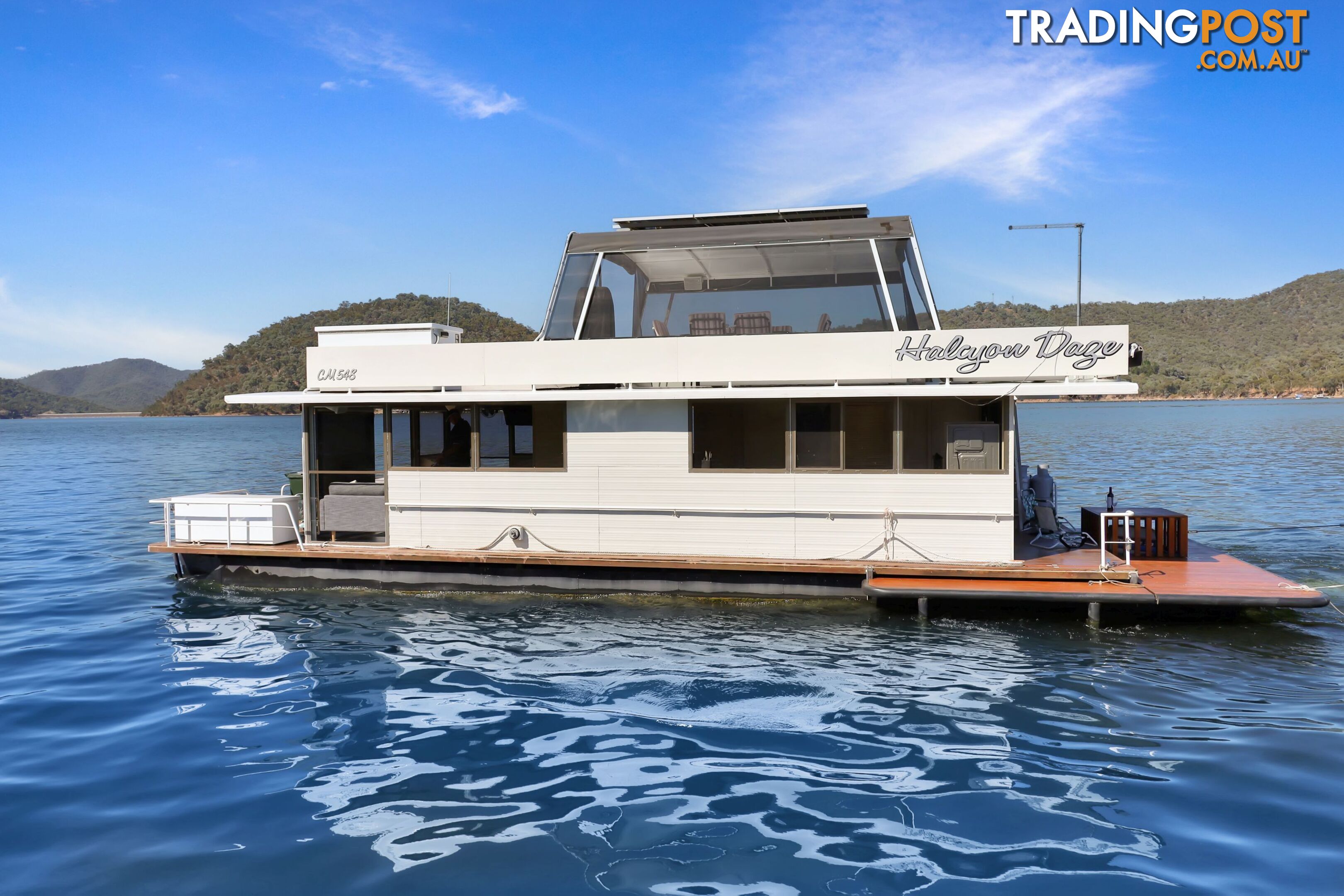 Halycon Daze Houseboat Holiday Home @ Lake Eildon