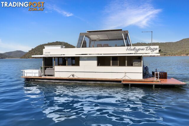 Halycon Daze Houseboat Holiday Home @ Lake Eildon