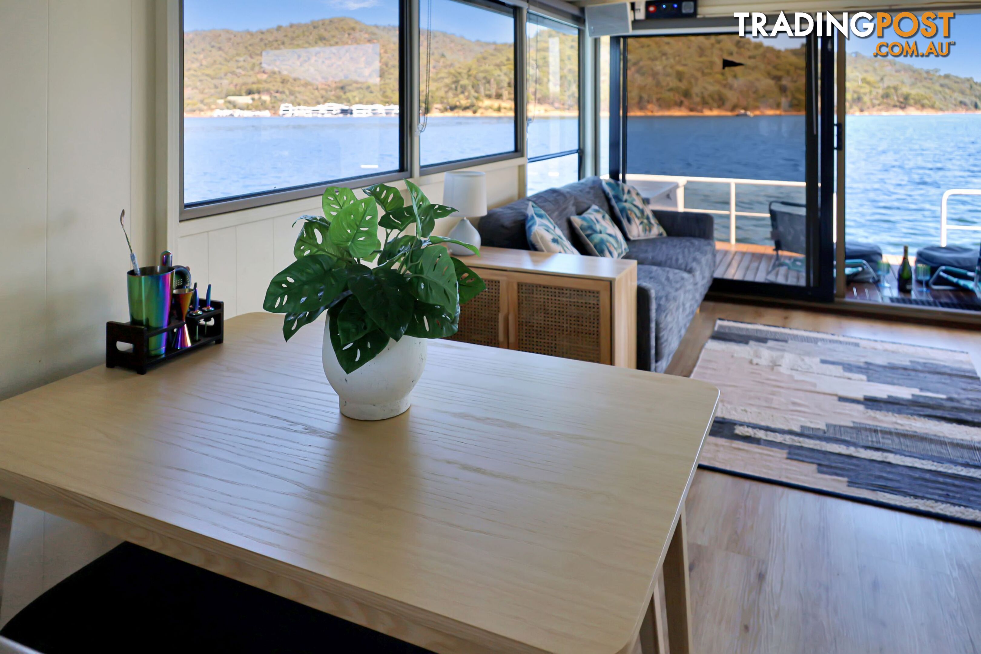 Halycon Daze Houseboat Holiday Home @ Lake Eildon