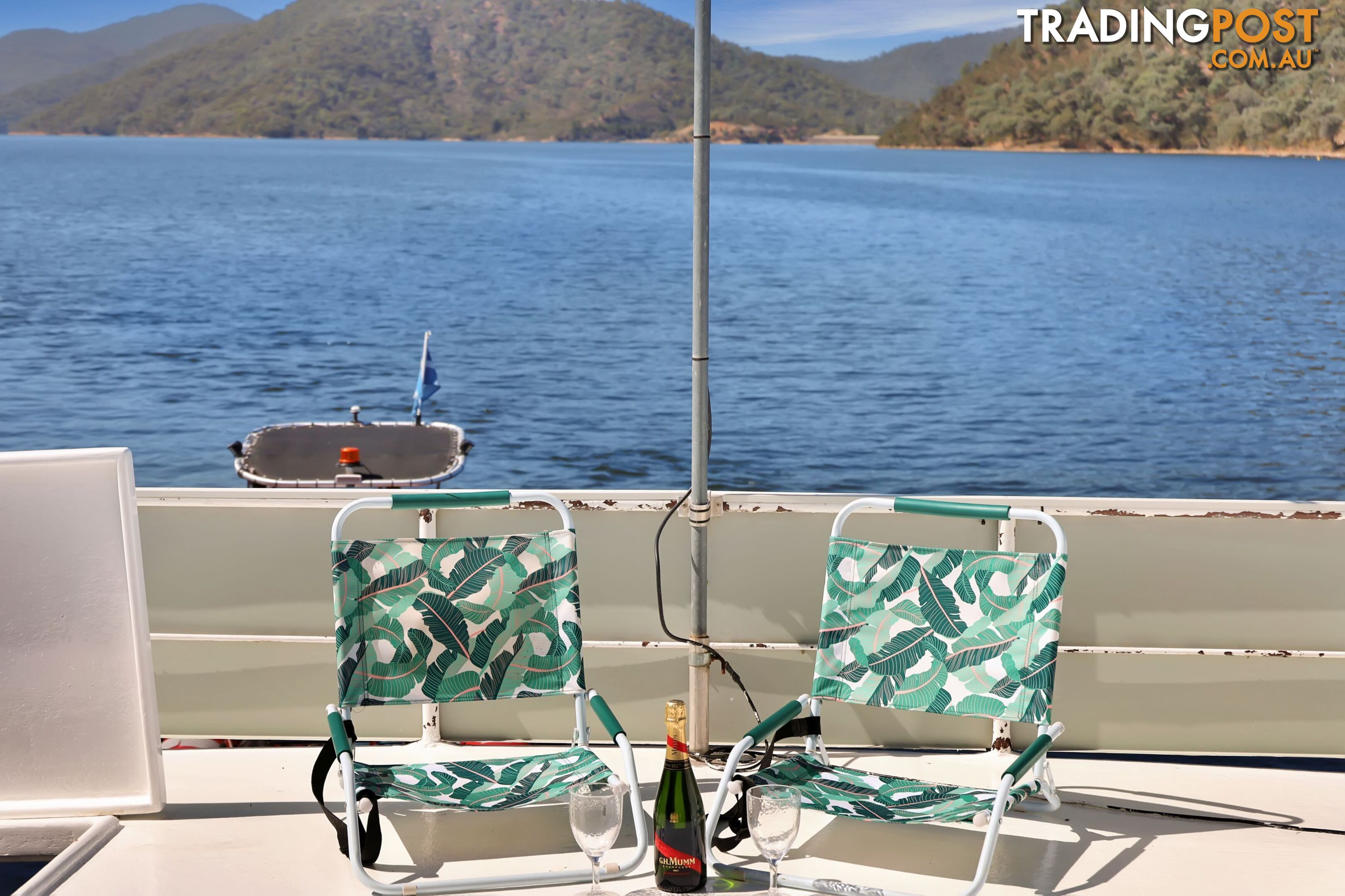 Halycon Daze Houseboat Holiday Home @ Lake Eildon