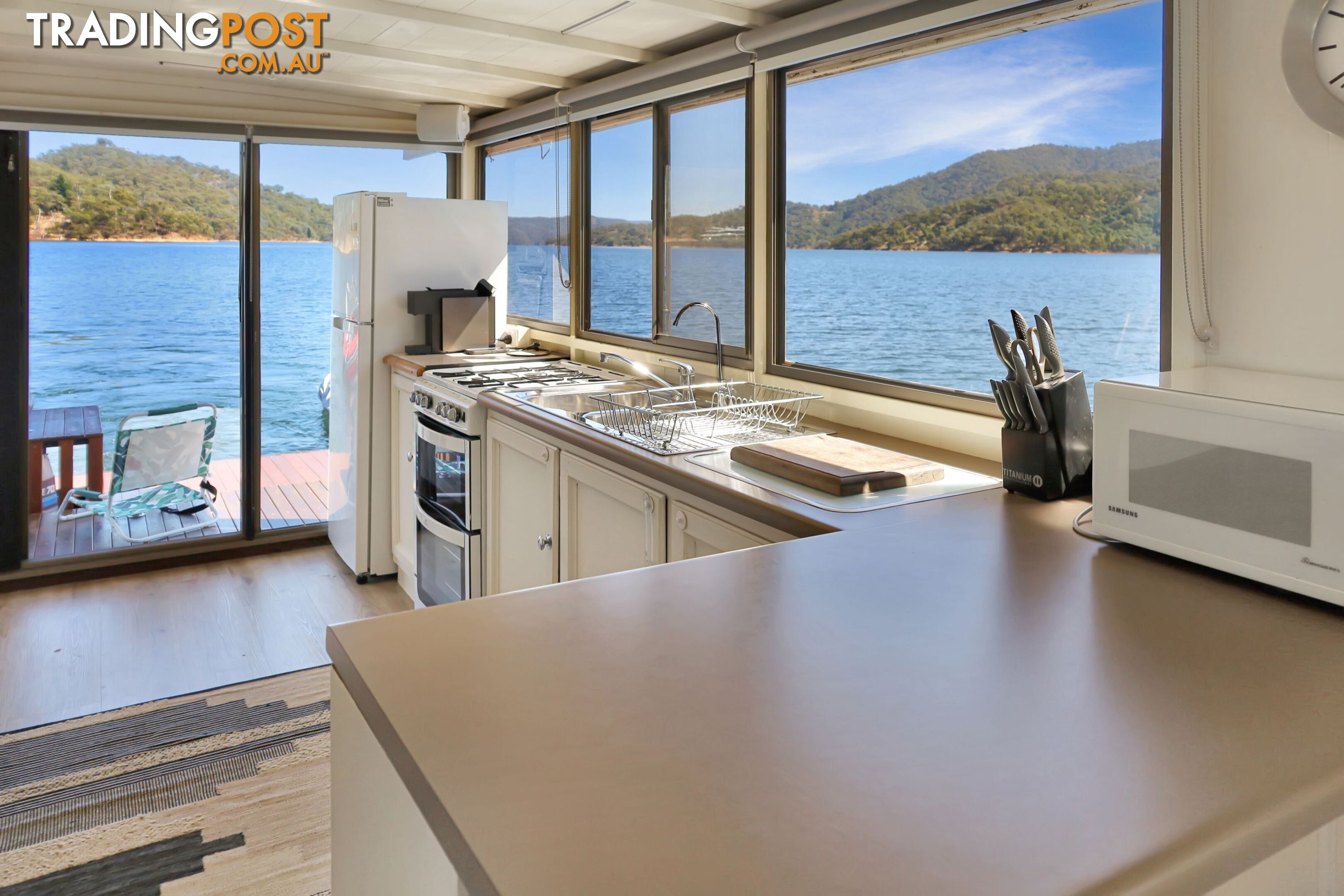 Halycon Daze Houseboat Holiday Home @ Lake Eildon