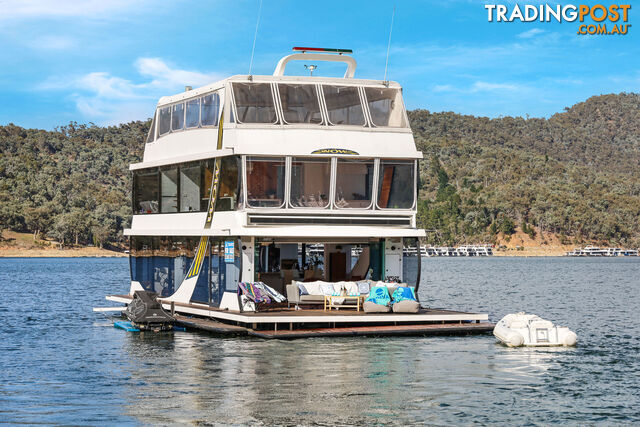 WOW Houseboat Holiday Home on Lake Eildon