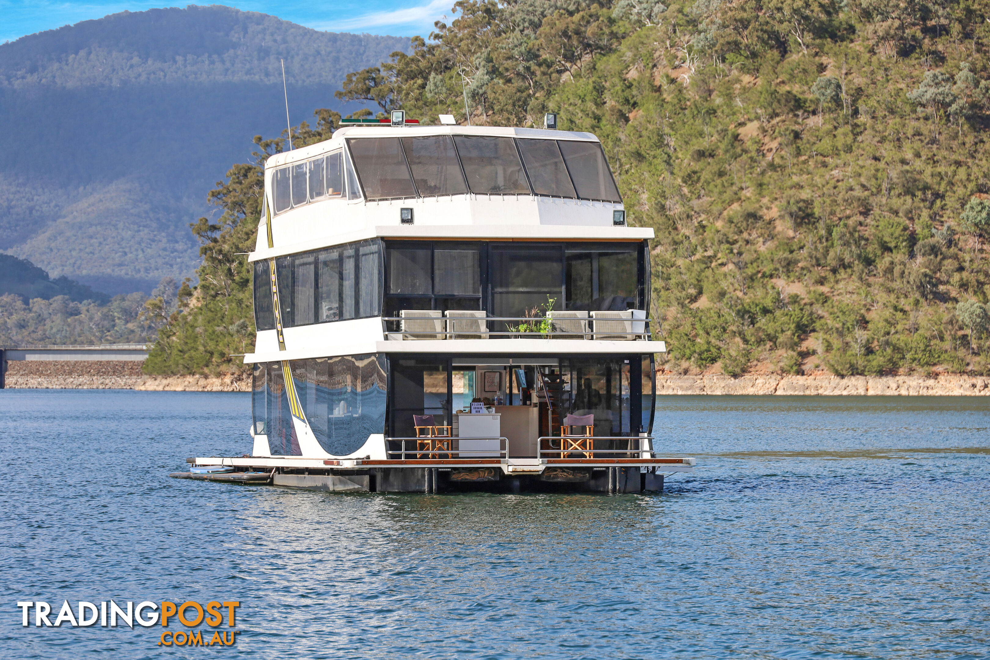 WOW Houseboat Holiday Home on Lake Eildon