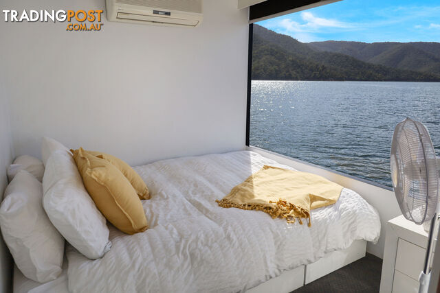 WOW Houseboat Holiday Home on Lake Eildon