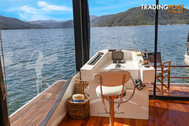 WOW Houseboat Holiday Home on Lake Eildon