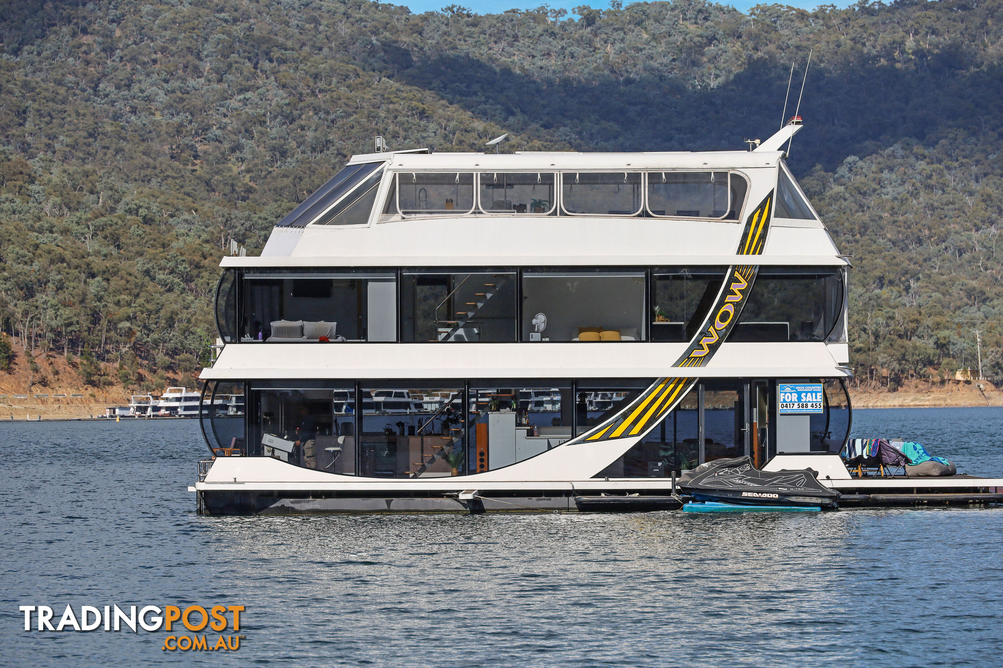 WOW Houseboat Holiday Home on Lake Eildon