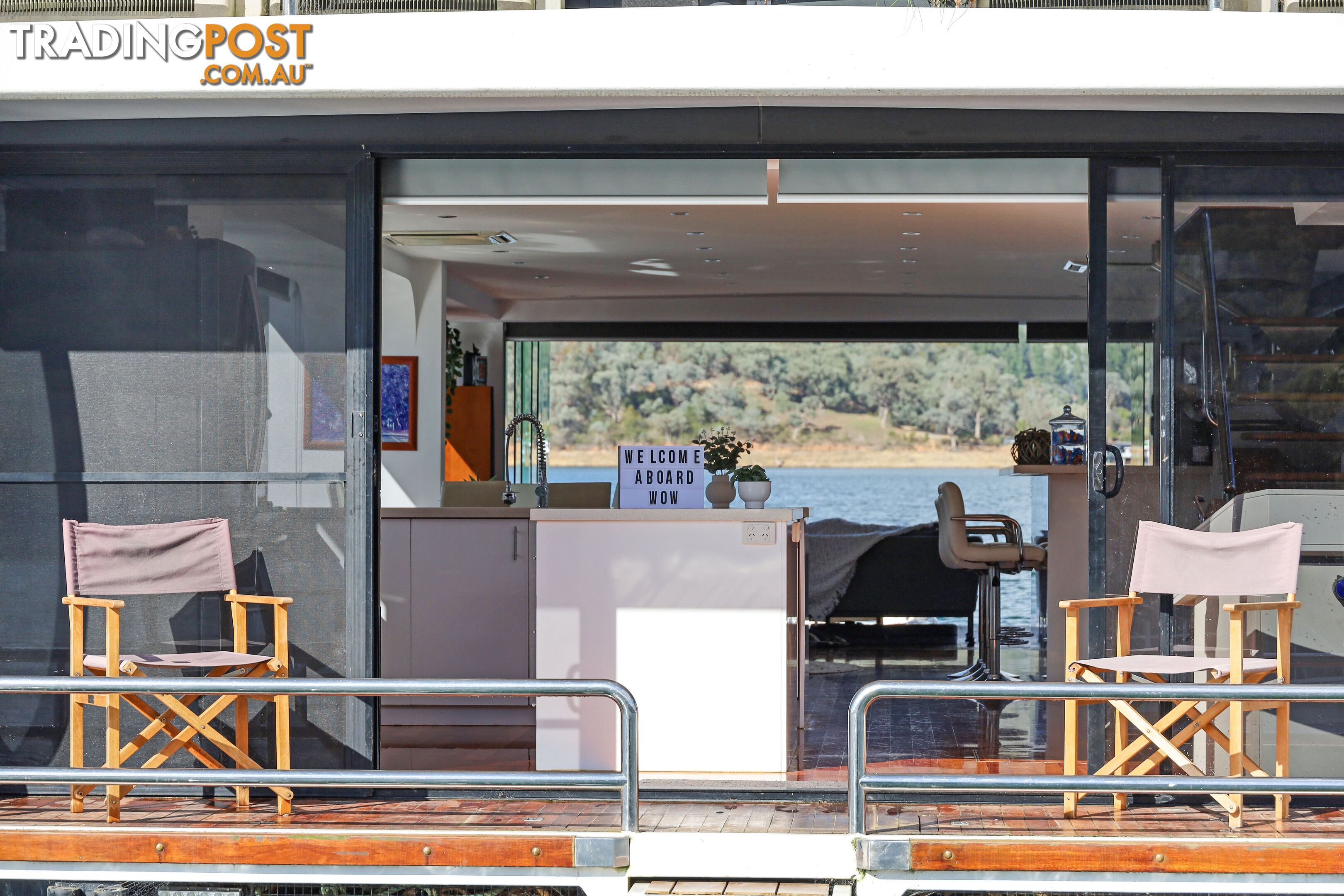 WOW Houseboat Holiday Home on Lake Eildon