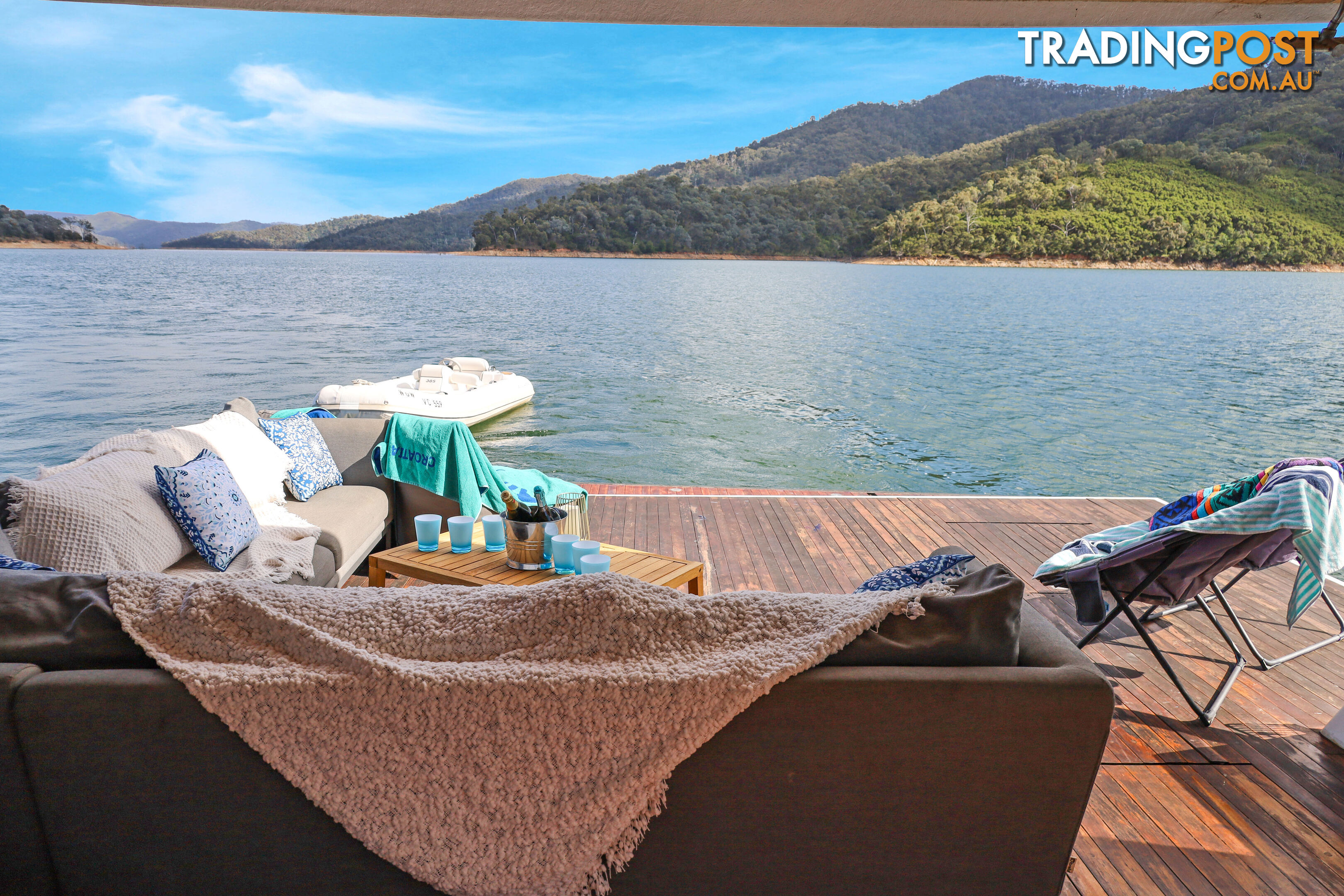 WOW Houseboat Holiday Home on Lake Eildon