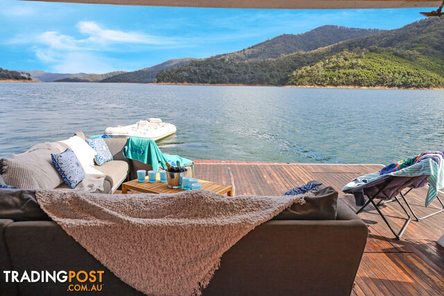 WOW Houseboat Holiday Home on Lake Eildon