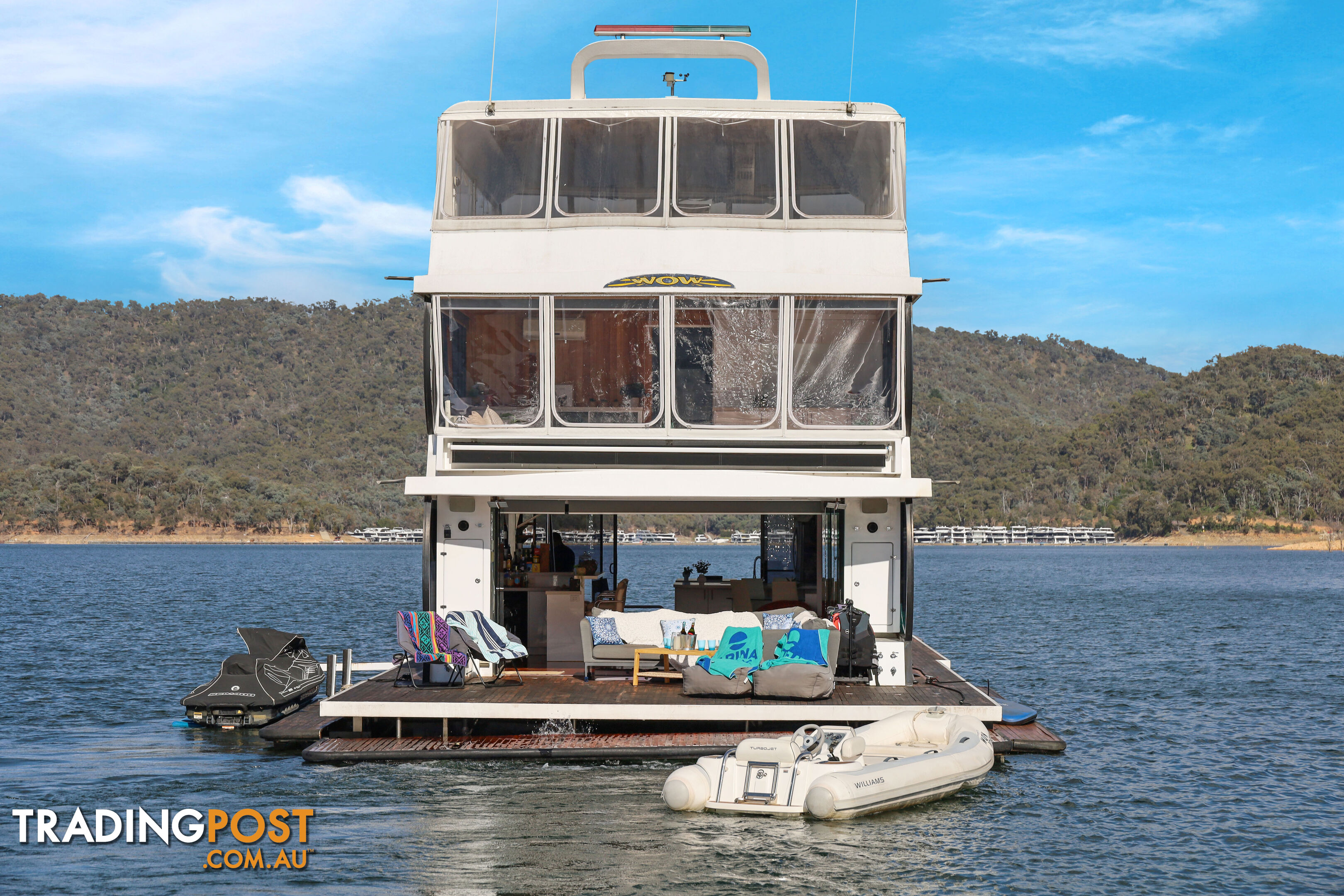 WOW Houseboat Holiday Home on Lake Eildon