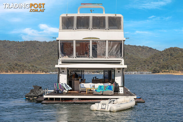 WOW Houseboat Holiday Home on Lake Eildon