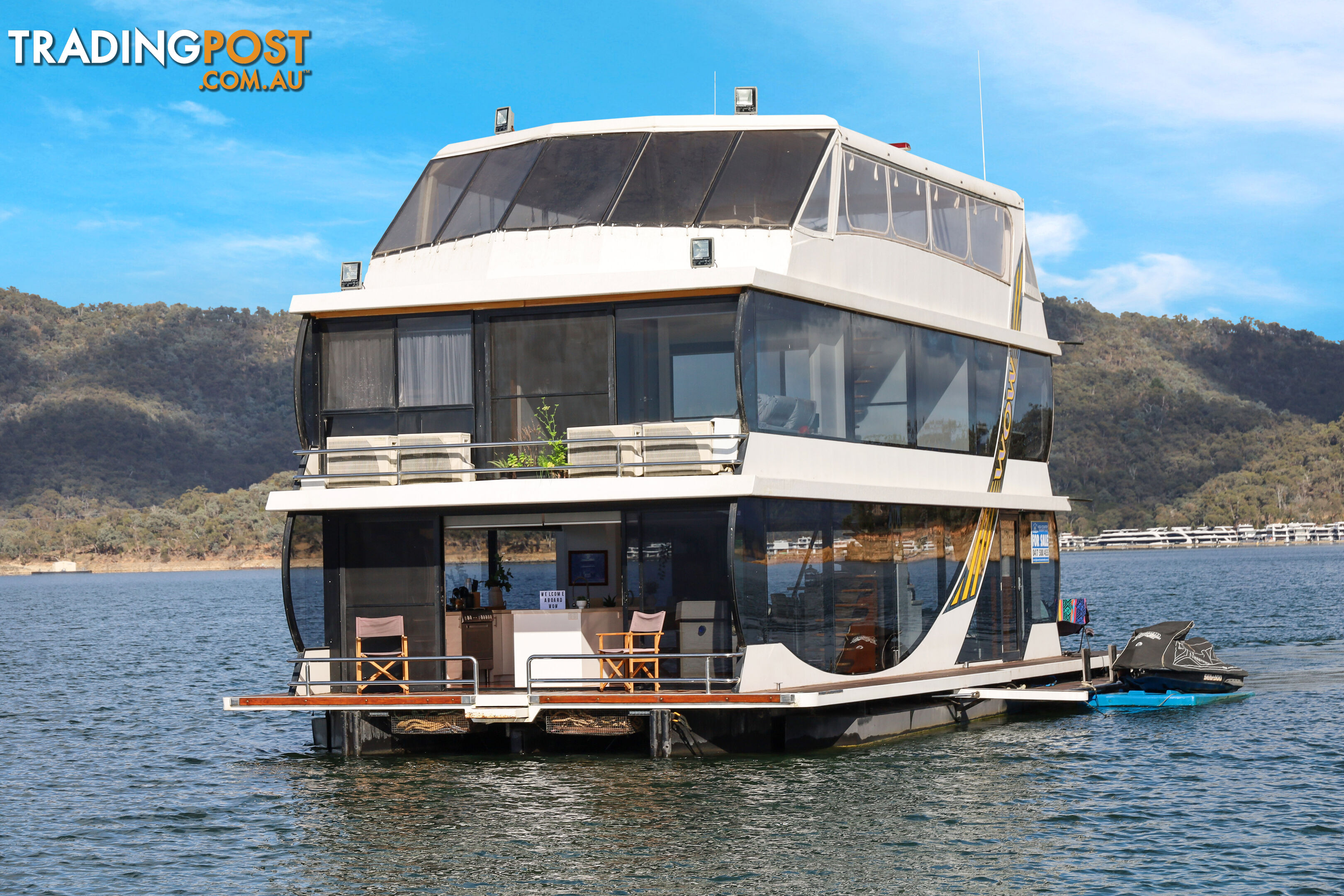 WOW Houseboat Holiday Home on Lake Eildon