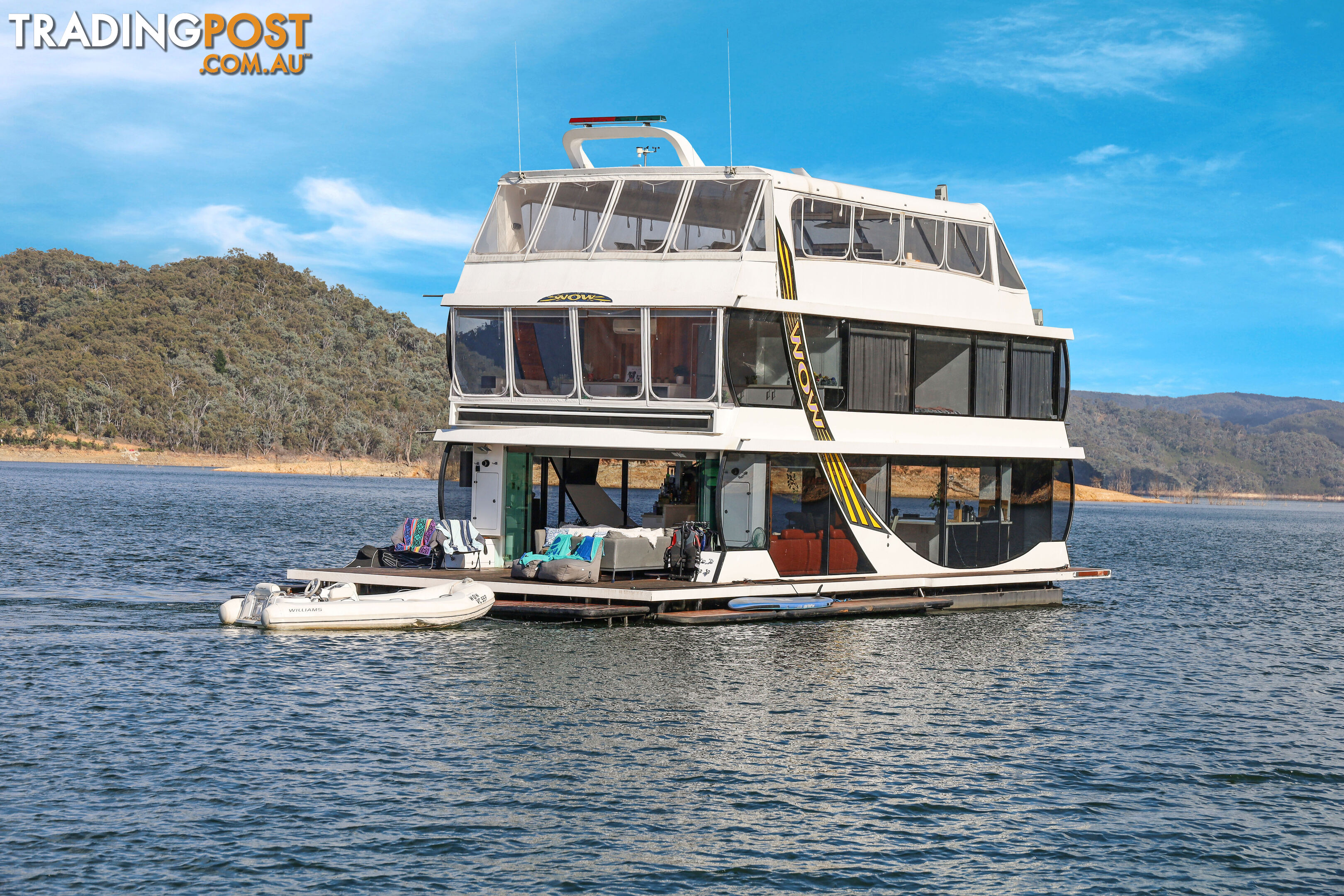 WOW Houseboat Holiday Home on Lake Eildon