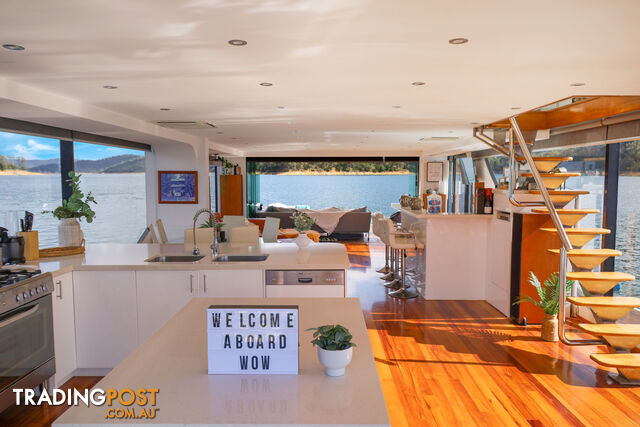 WOW Houseboat Holiday Home on Lake Eildon