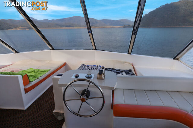 WOW Houseboat Holiday Home on Lake Eildon