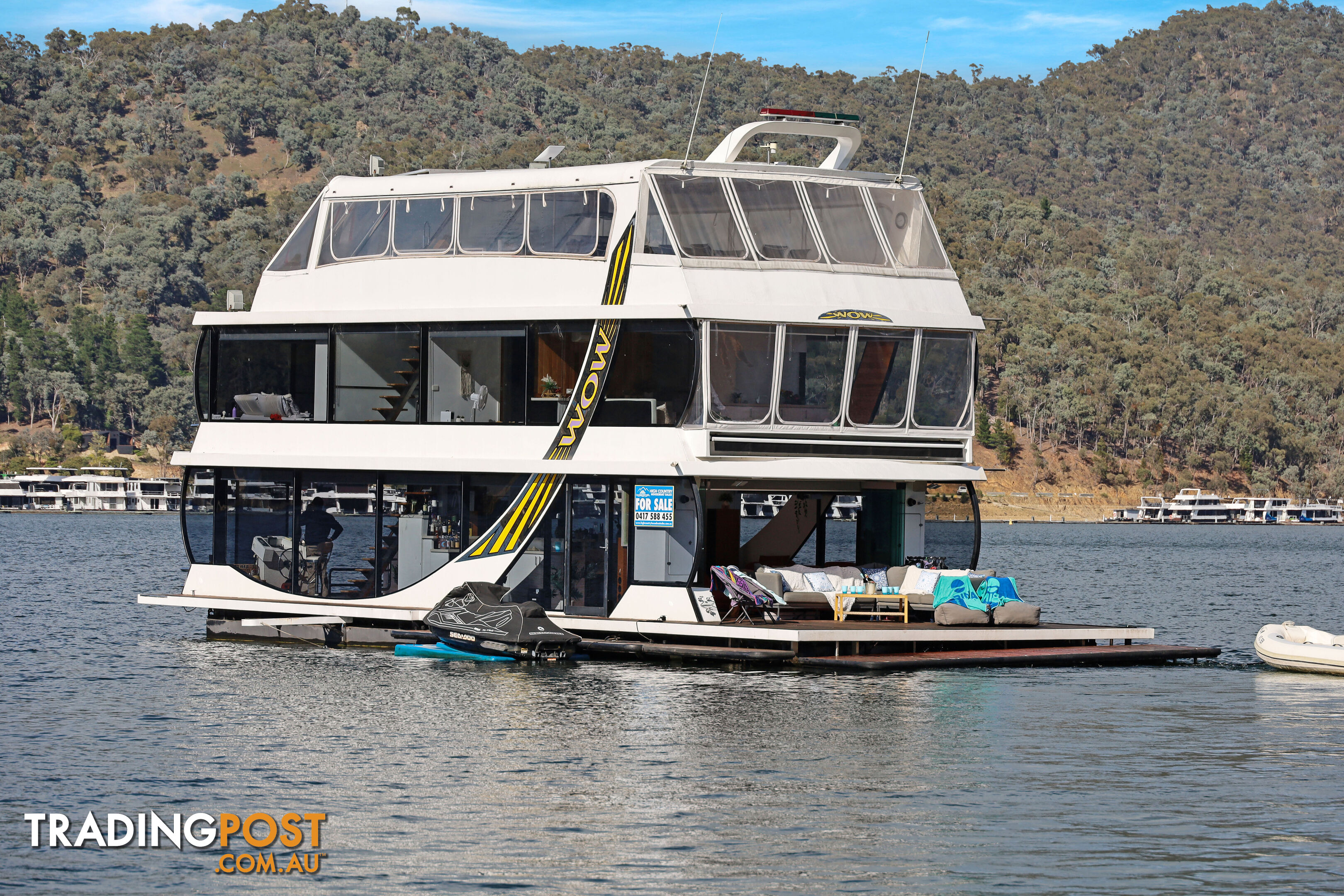 WOW Houseboat Holiday Home on Lake Eildon