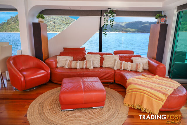 WOW Houseboat Holiday Home on Lake Eildon