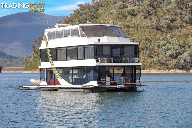 WOW Houseboat Holiday Home on Lake Eildon