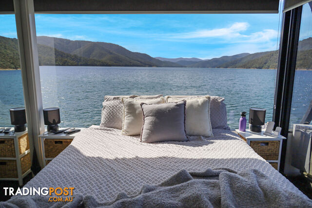 WOW Houseboat Holiday Home on Lake Eildon