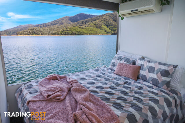 WOW Houseboat Holiday Home on Lake Eildon