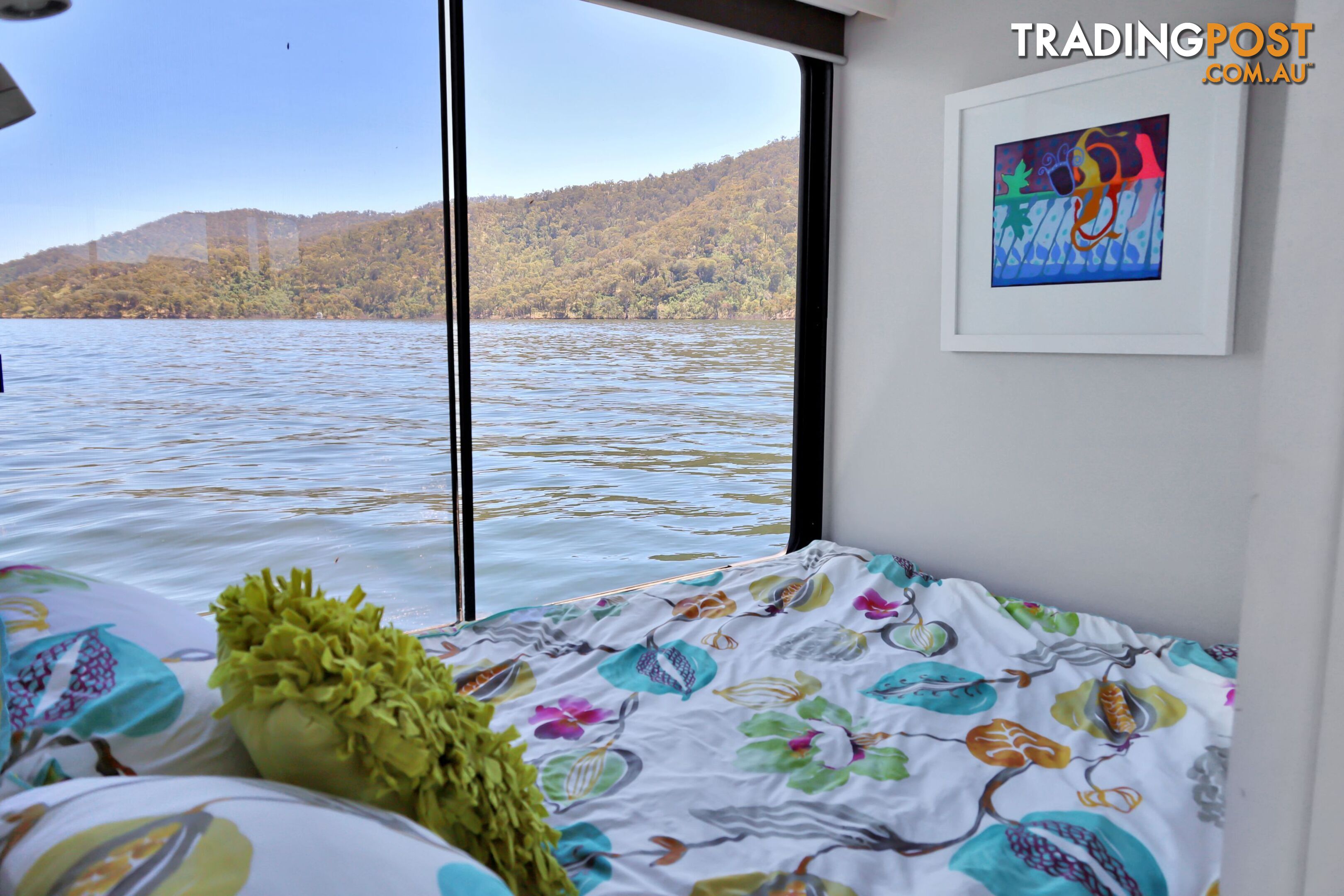 PowerPlay Houseboat Holiday Home on Lake Eildon