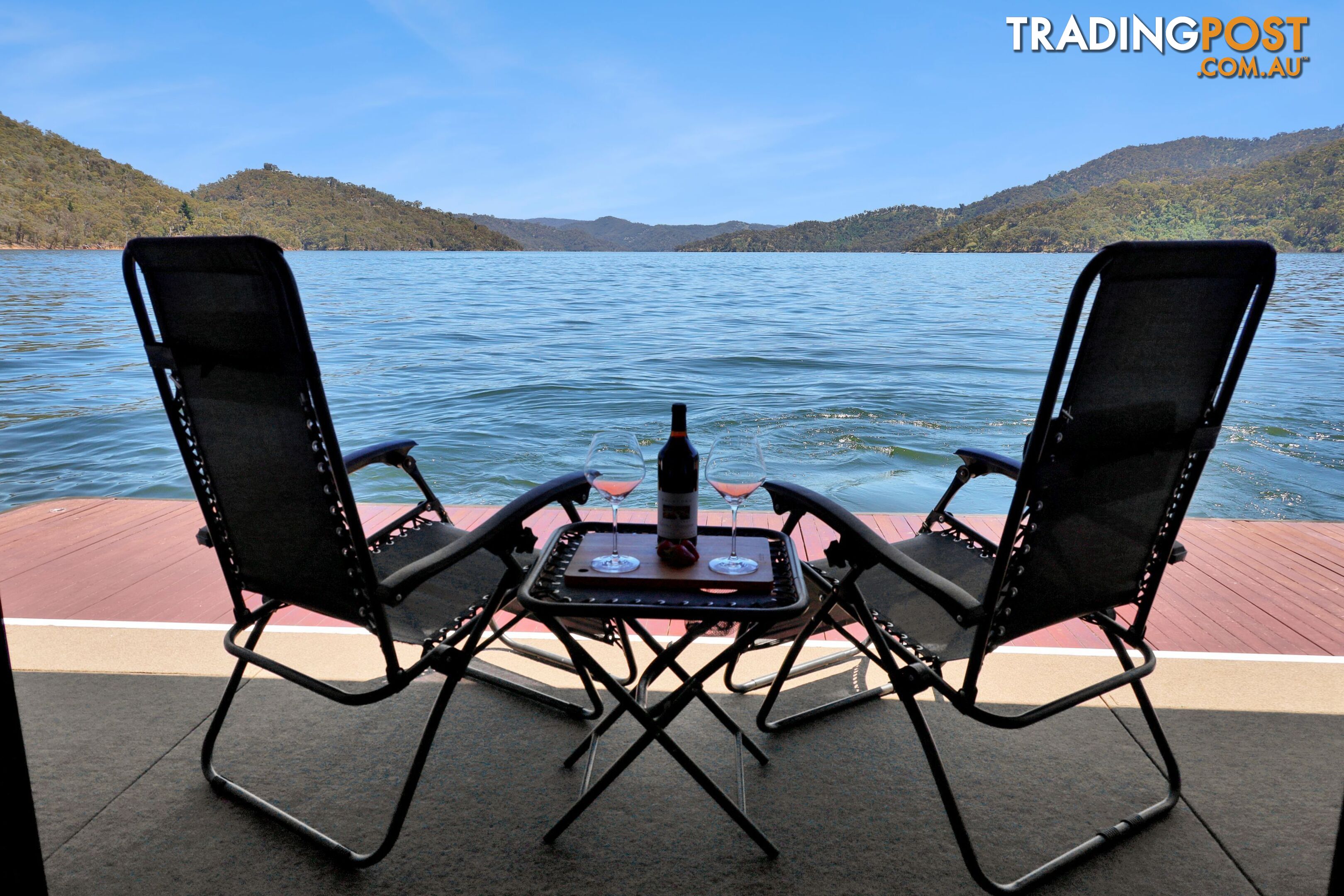 PowerPlay Houseboat Holiday Home on Lake Eildon