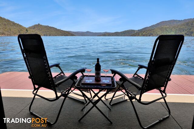 PowerPlay Houseboat Holiday Home on Lake Eildon