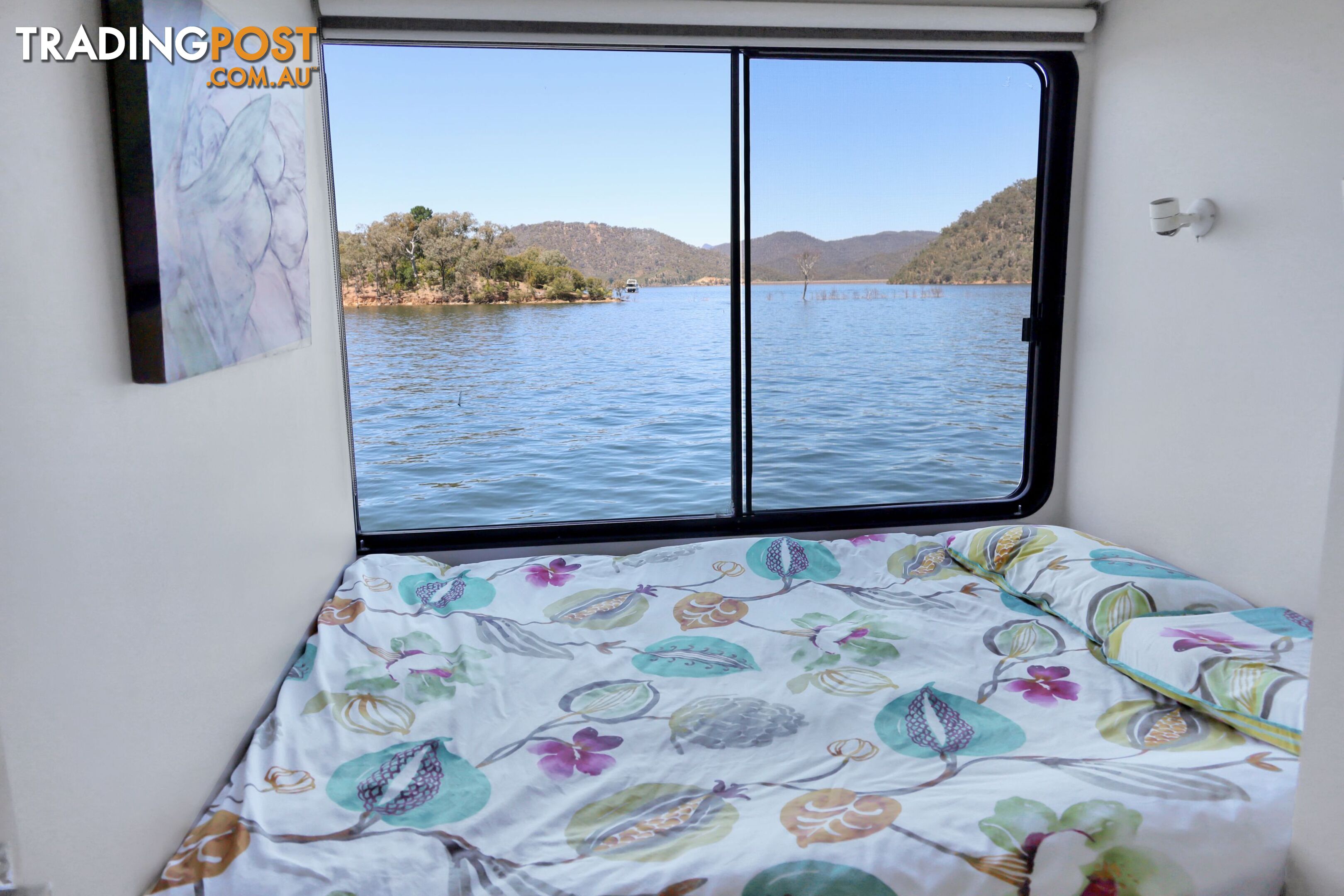 PowerPlay Houseboat Holiday Home on Lake Eildon